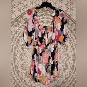 "JESSICA SIMPSON" LADIES FLORAL ROMPER 
SIZE LARGE